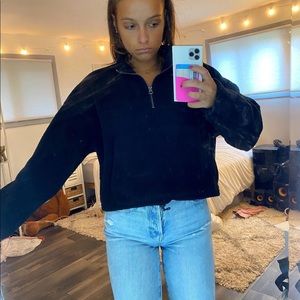 Black fleece cropped sweatshirt